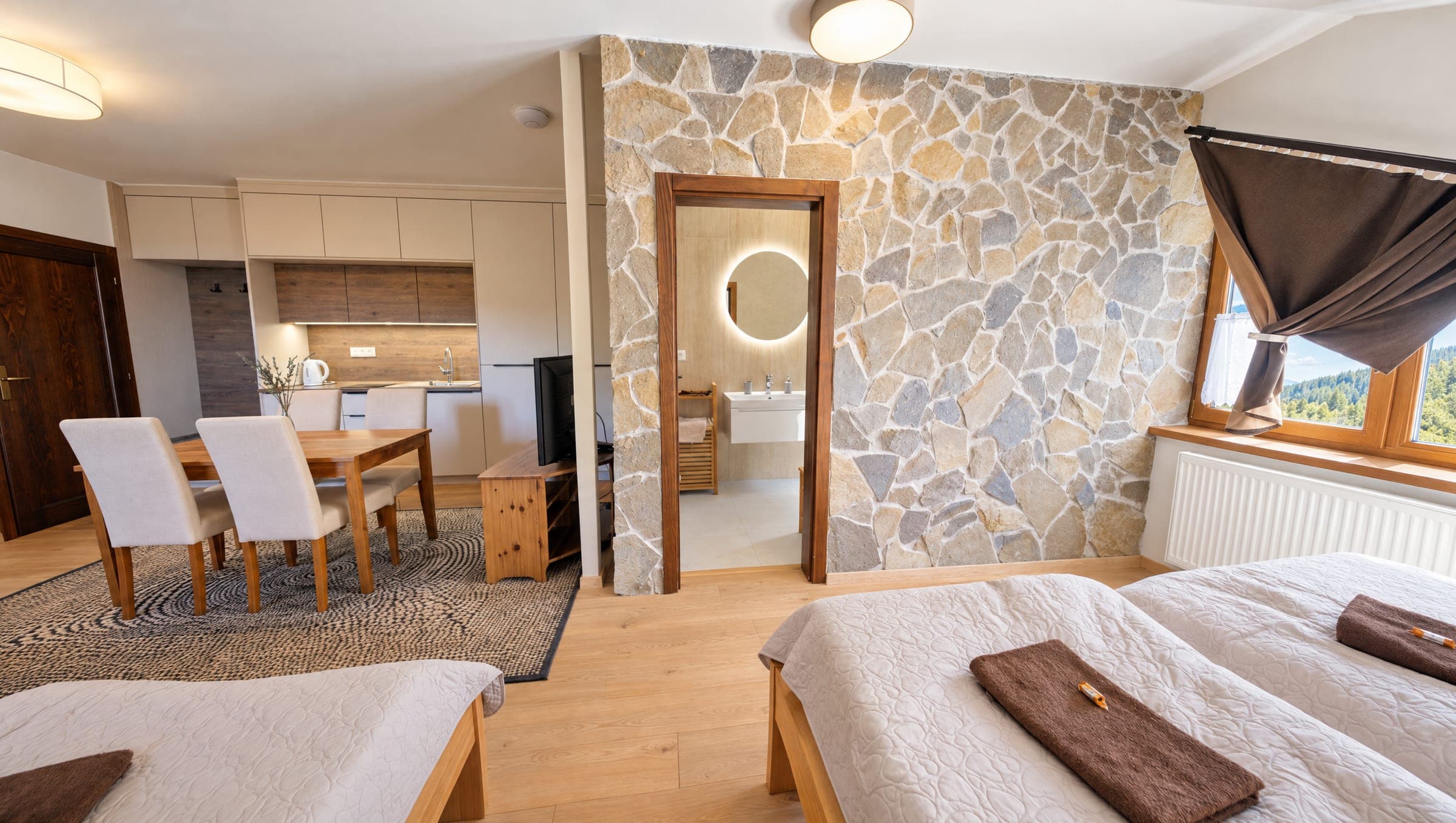 Apartmán s pohľadom do kúpeľne