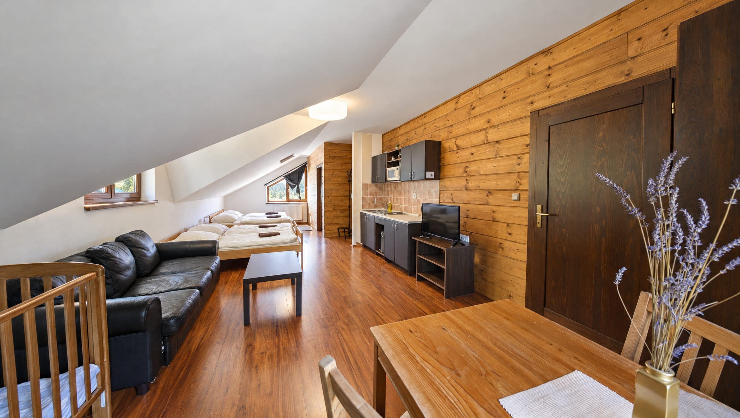 Apartmán s koženou sedačkou