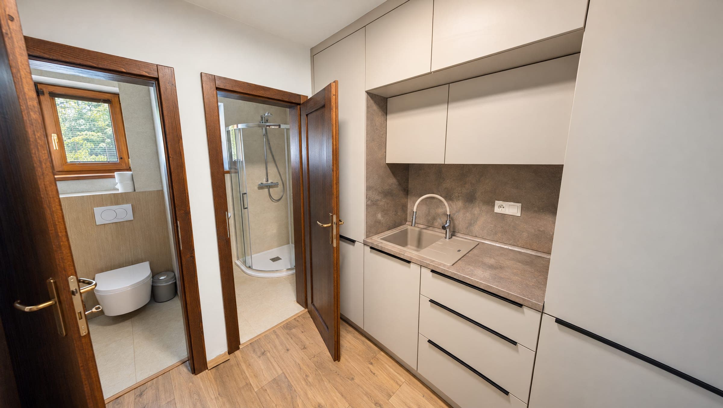 Kuchynka a kúpeľňa apartmánu