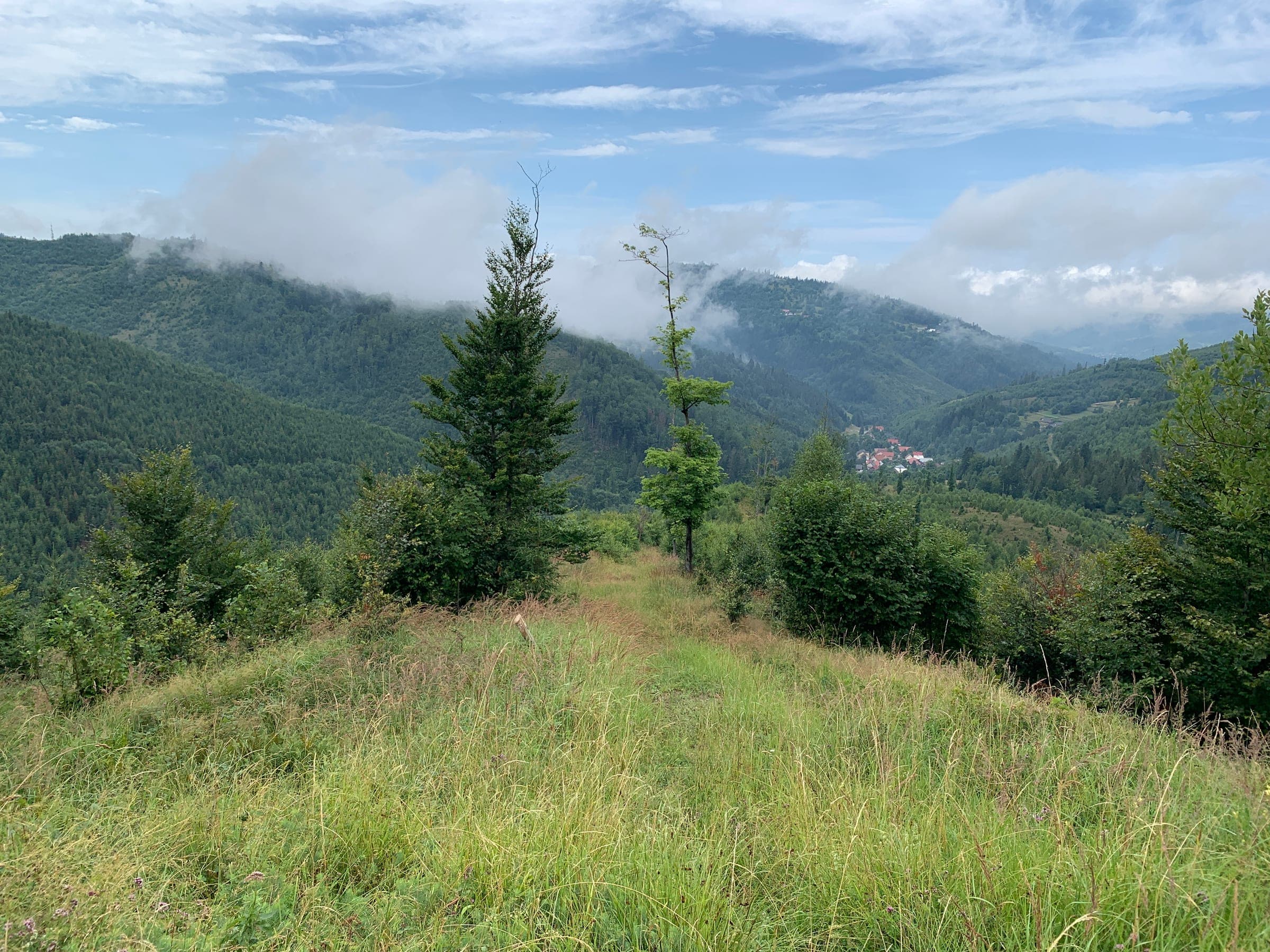 Hrebeň nad dolinou